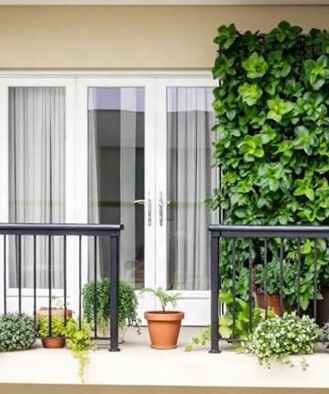 Balkon neu denken: grüne Wände für Privatsphäre, Klima und Atmosphäre